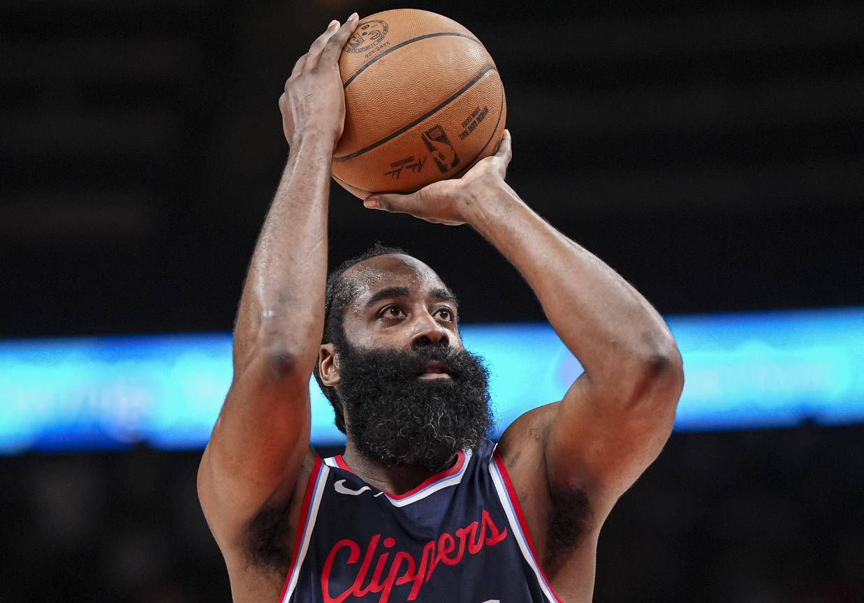 开云-重要助攻引发热议！，哈登在切尔西比赛中比赛规则变更赛场气氛高涨-开云